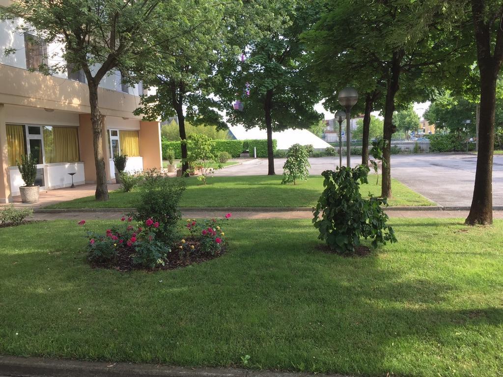 Hotel Garden Noale Exterior foto